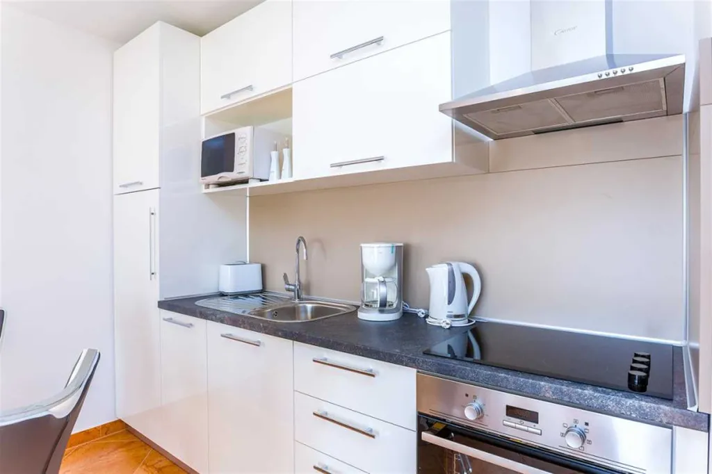 3-Bedroom Apartment for 6 in Ližnjan