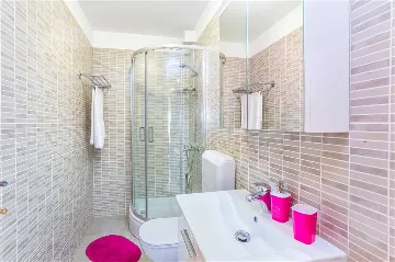 3-Bedroom Apartment for 6 in Ližnjan