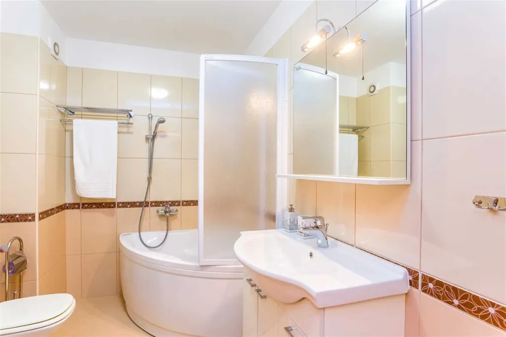 3-Bedroom Apartment for 6 in Ližnjan