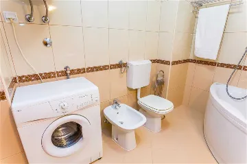3-Bedroom Apartment for 6 in Ližnjan