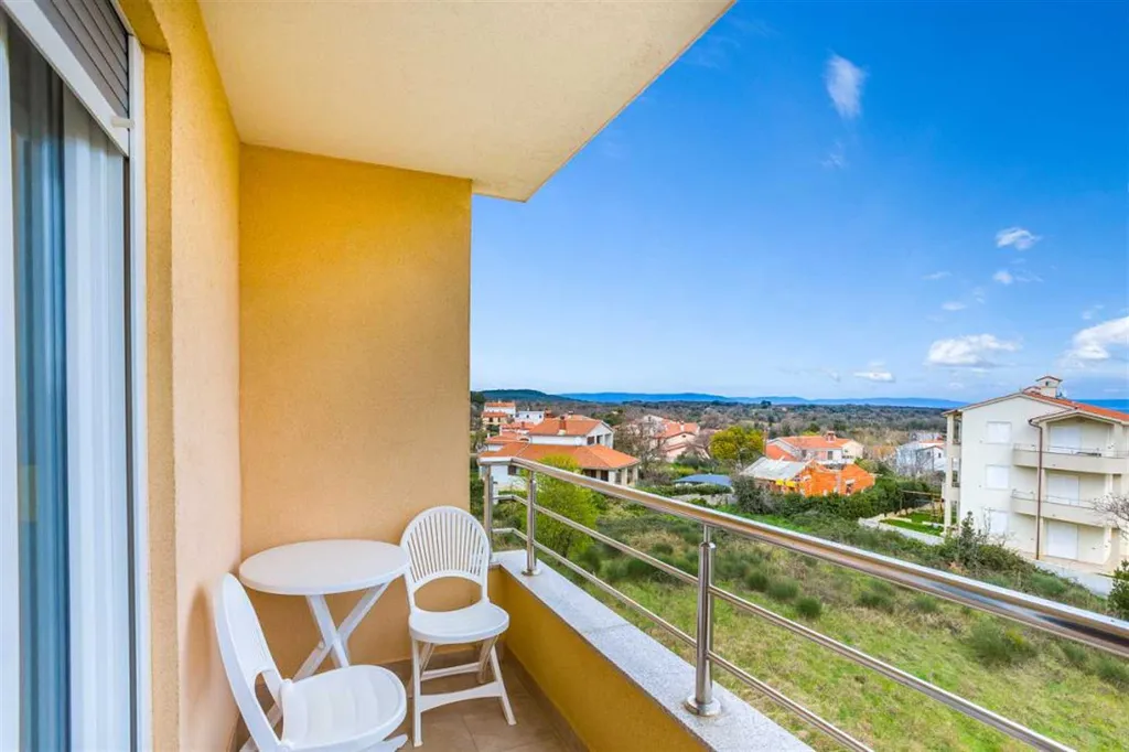 3-Bedroom Apartment for 6 in Ližnjan