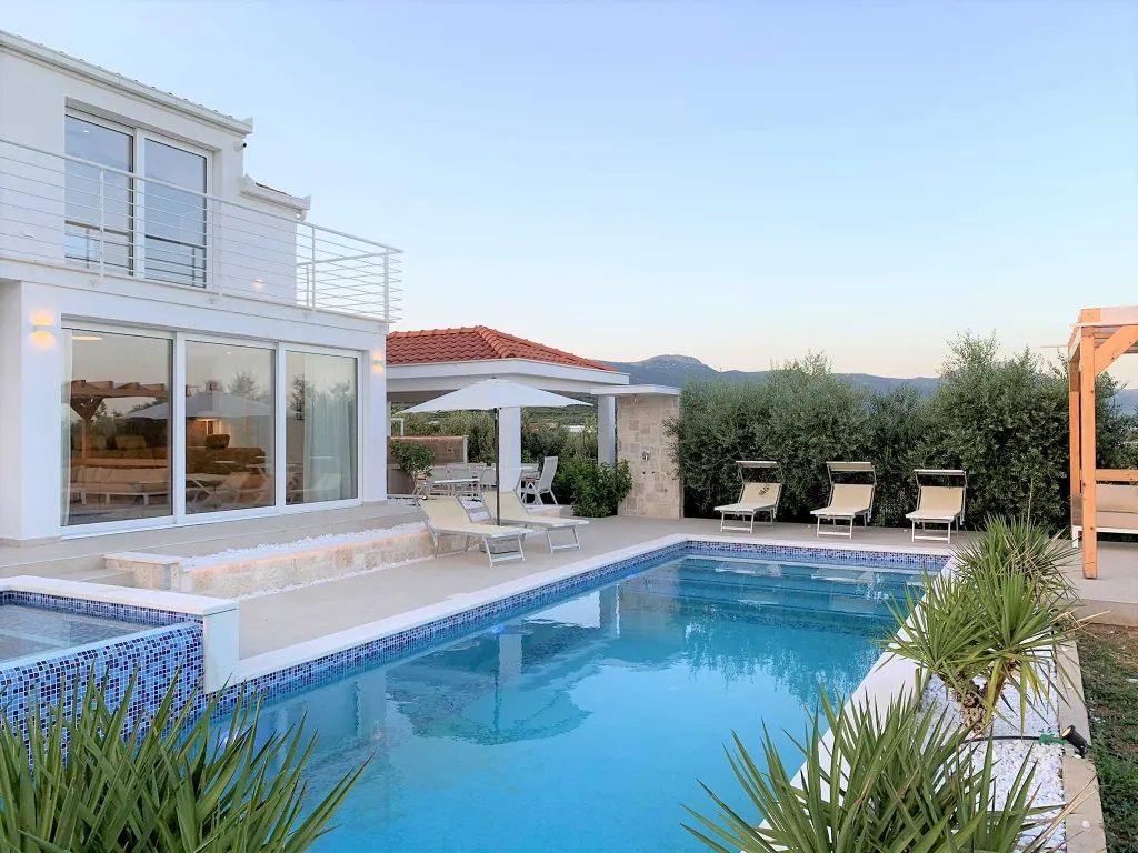 Trogir Holiday House for 6 Guests with Pool