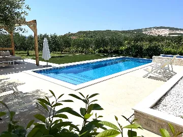 Trogir Holiday House for 6 Guests with Pool