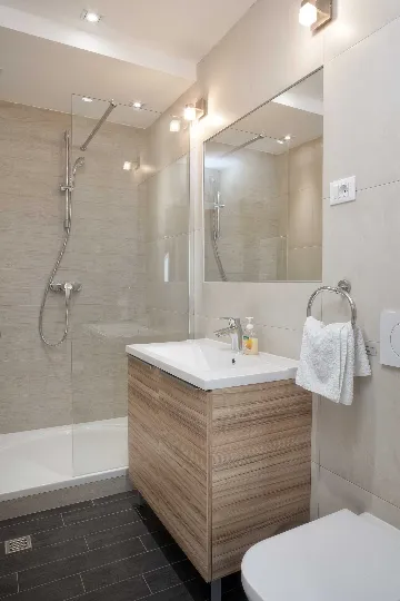 Brela Apartment with Terrace for 3 Guests