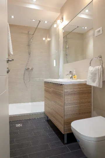 Brela Apartment with Terrace for 3 Guests