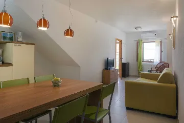 Brela Apartment for 4 Guests with Parking