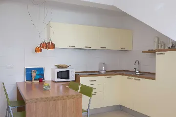 Brela Apartment for 4 Guests with Parking