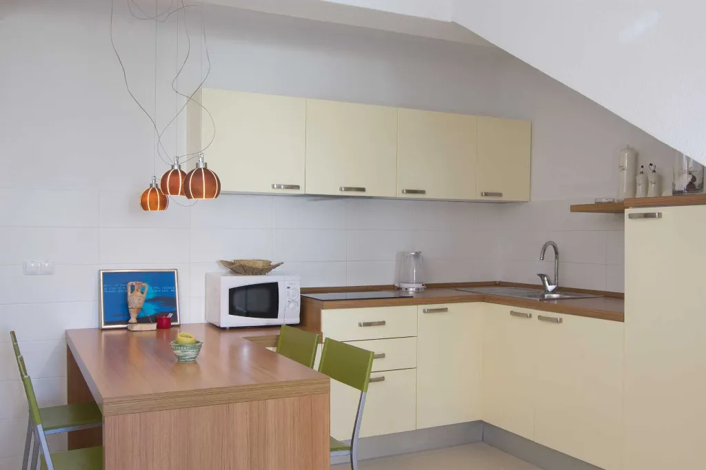 Brela Apartment for 4 Guests with Parking