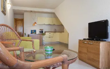 Brela Apartment for 4 Guests with Parking