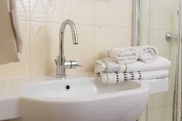 Brela Apartment for 4 Guests with Parking