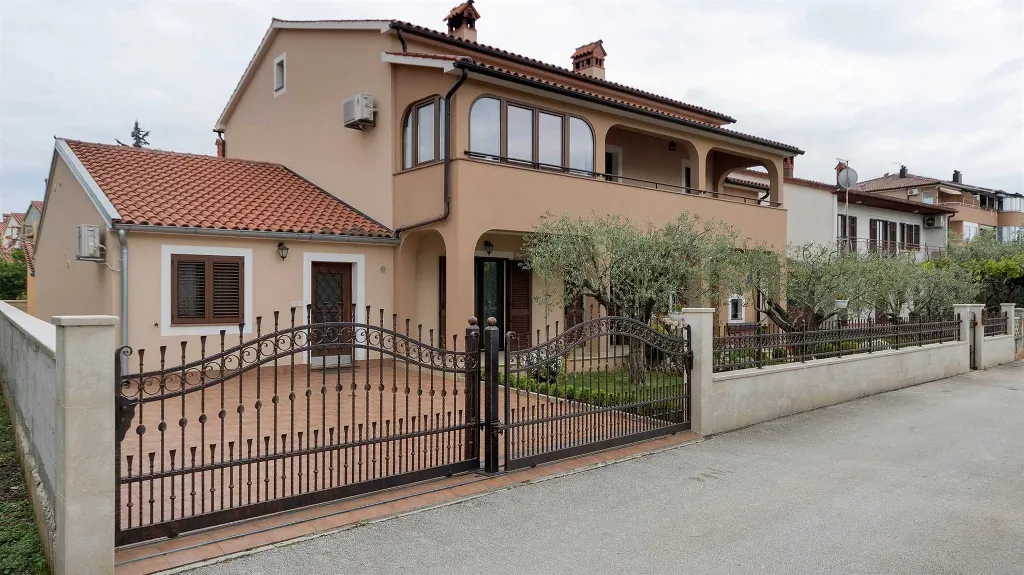 One-Bedroom Apartment with BBQ in Pula