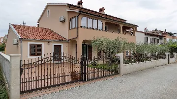 One-Bedroom Apartment with BBQ in Pula