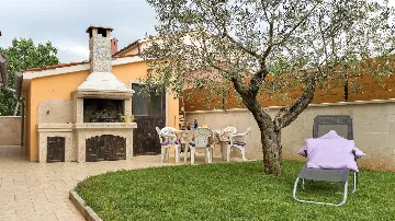 One-Bedroom Apartment with BBQ in Pula