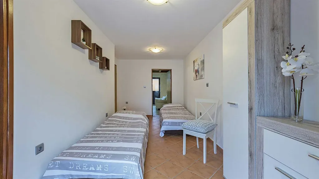 One-Bedroom Apartment with BBQ in Pula