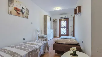 One-Bedroom Apartment with BBQ in Pula