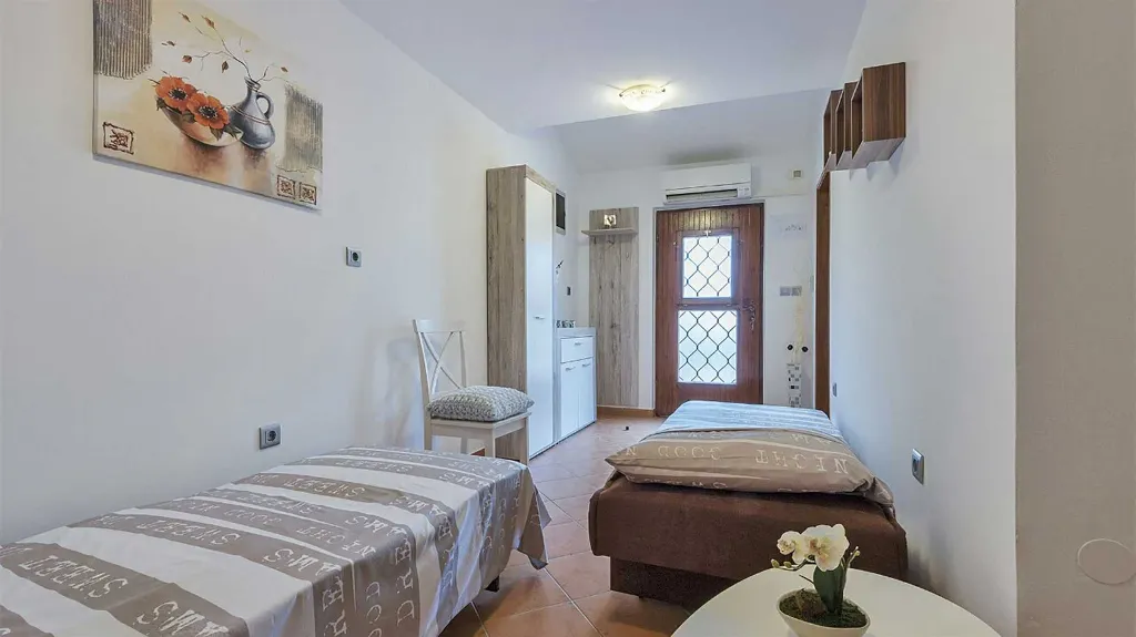 One-Bedroom Apartment with BBQ in Pula