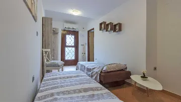 One-Bedroom Apartment with BBQ in Pula