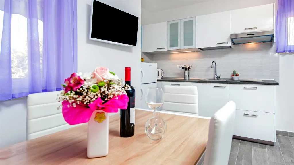 One-Bedroom Apartment in Rovinj (Up to 4 Guests)
