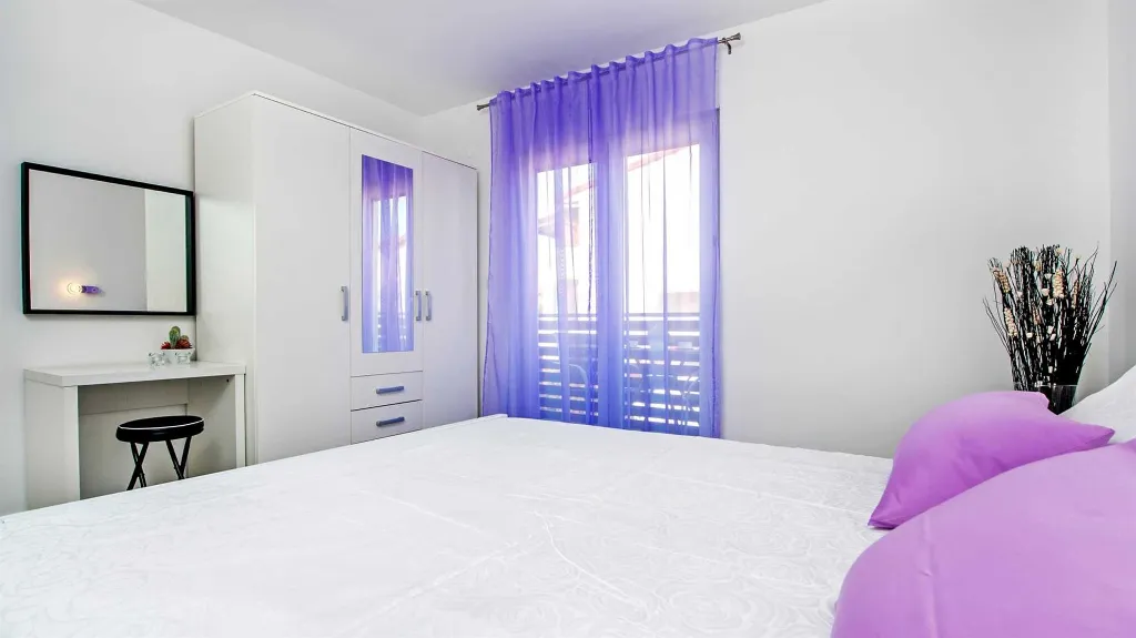 One-Bedroom Apartment in Rovinj (Up to 4 Guests)