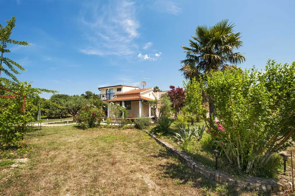 Ground-Floor Apartment with Terrace in Rovinj