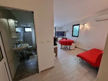 Rovinj Apartment for 3 Guests with Balcony