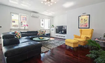 3-Bedroom Apartment with Private Garden in Rovinj