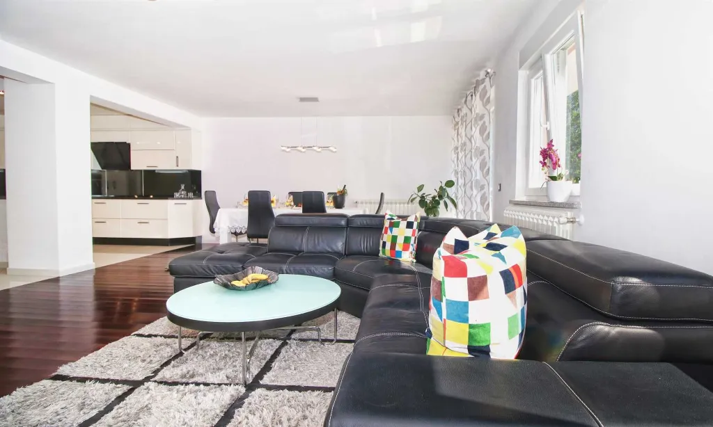 3-Bedroom Apartment with Private Garden in Rovinj