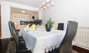 3-Bedroom Apartment with Private Garden in Rovinj