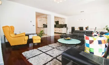 3-Bedroom Apartment with Private Garden in Rovinj