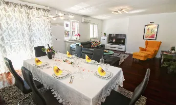 3-Bedroom Apartment with Private Garden in Rovinj