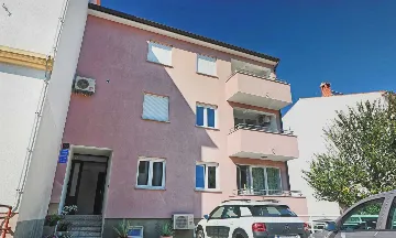 3-Bedroom Apartment with Private Garden in Rovinj