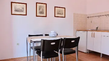 Rovinj Apartment for 4 Guests with Balcony