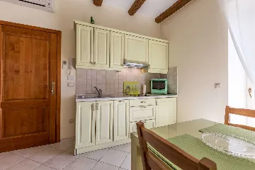 Rovinj Studio Apartment with Balcony for 3 Guests