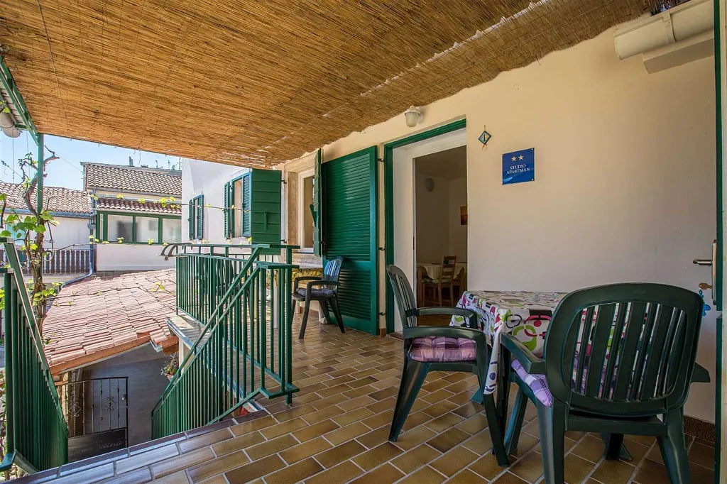 Rovinj Studio Apartment with Terrace and Parking