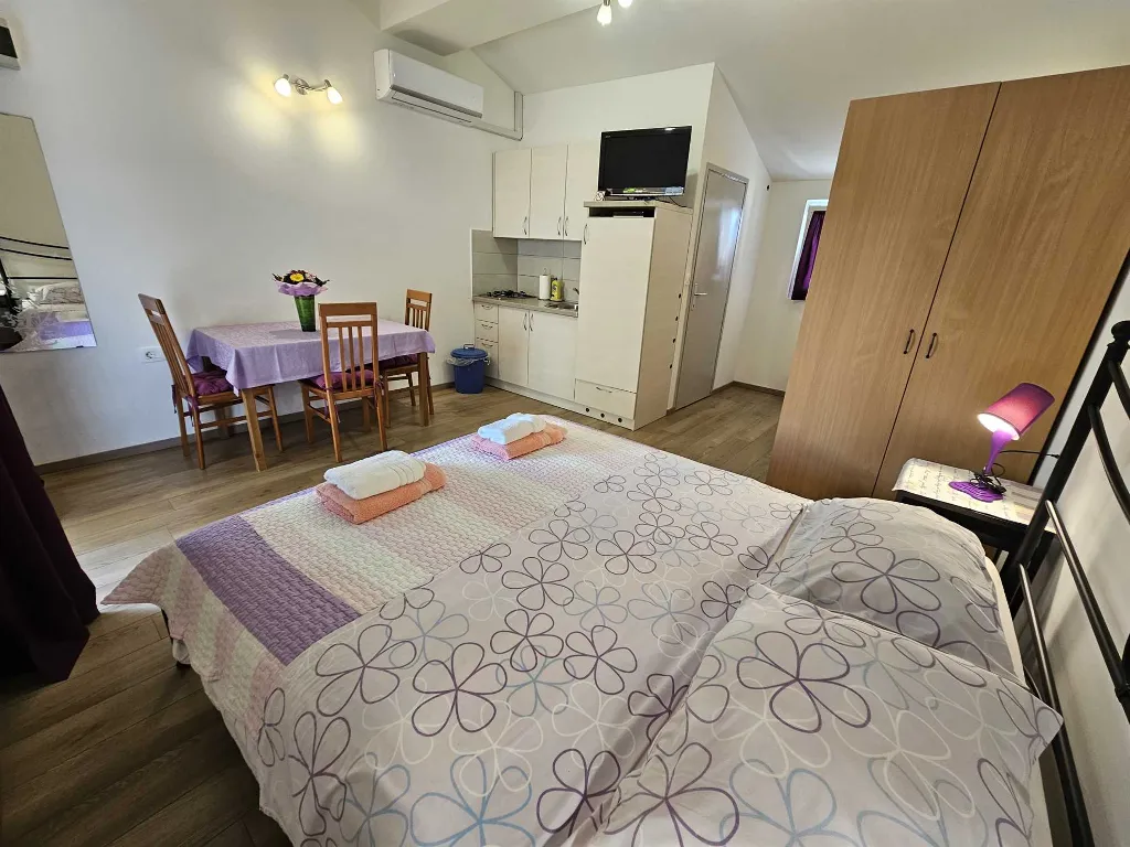 Rovinj Studio Apartment with Terrace and Parking