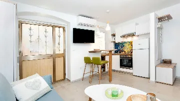 Rovinj 1-Bedroom Apartment with Green Terrace