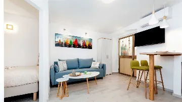 Rovinj 1-Bedroom Apartment with Green Terrace