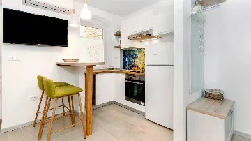 Rovinj 1-Bedroom Apartment with Green Terrace