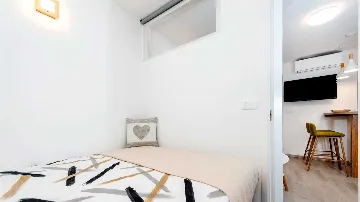 Rovinj 1-Bedroom Apartment with Green Terrace