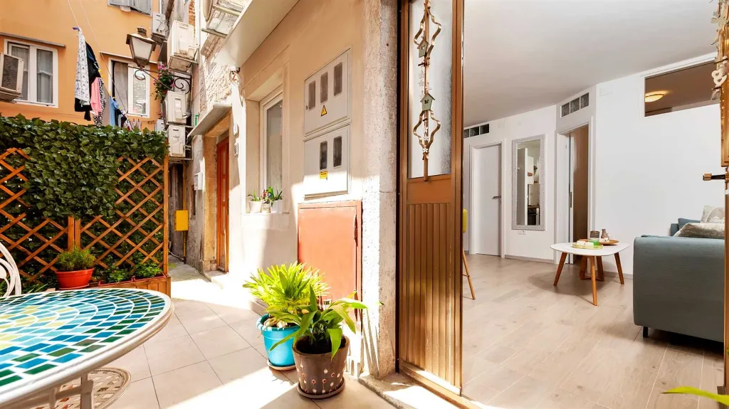 Rovinj 1-Bedroom Apartment with Green Terrace