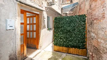 Rovinj 1-Bedroom Apartment with Green Terrace