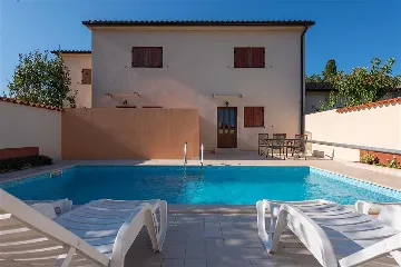 Holiday House in Rovinj for 4 with Pool