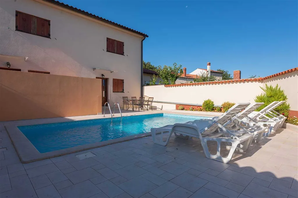 Holiday House in Rovinj for 4 with Pool