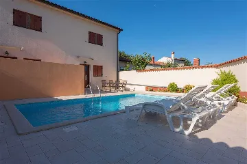 Holiday House in Rovinj for 4 with Pool