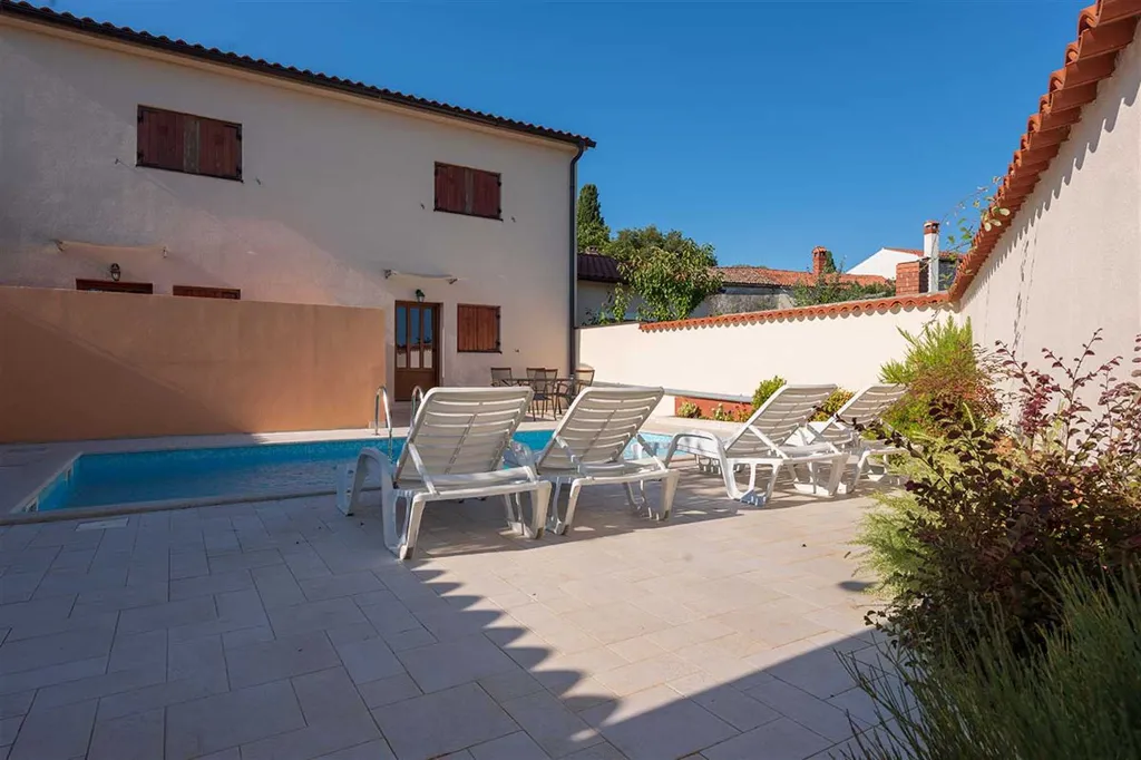 Holiday House in Rovinj for 4 with Pool