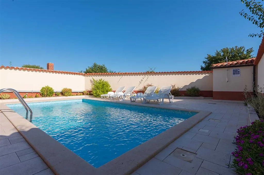 Holiday House in Rovinj for 4 with Pool
