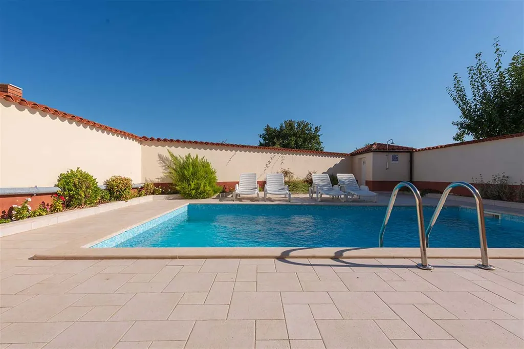 Holiday House in Rovinj for 4 with Pool