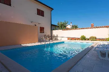 Holiday House in Rovinj for 4 with Pool
