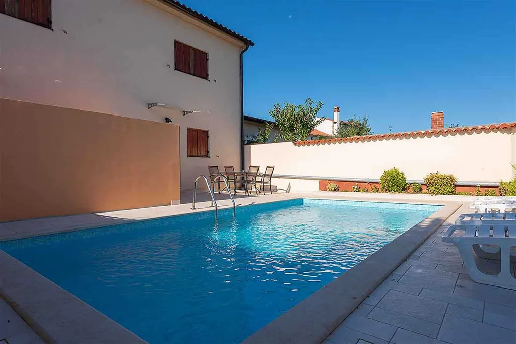 Holiday House in Rovinj for 4 with Pool
