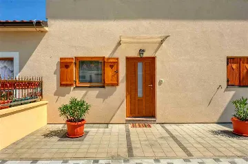 Holiday House in Rovinj for 4 with Pool